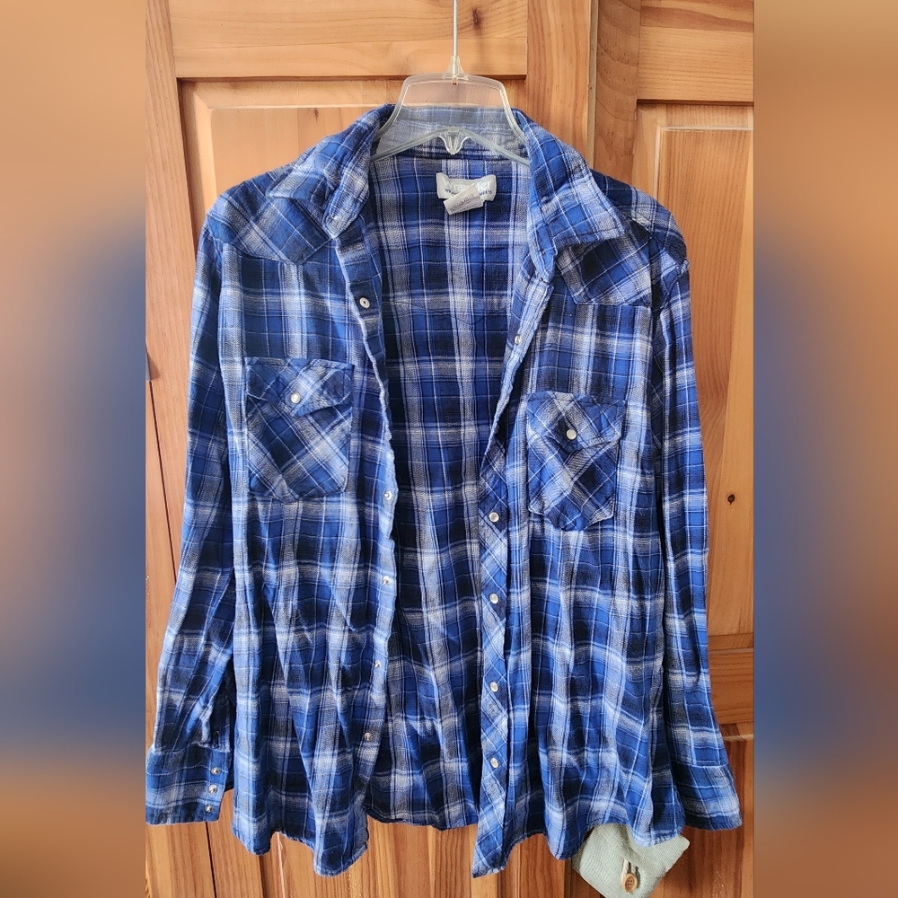 Wrangler Blue and White Plaid Casual Shirt